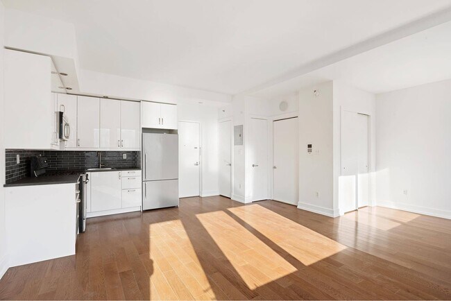 Building Photo - 100 Maspeth Ave
