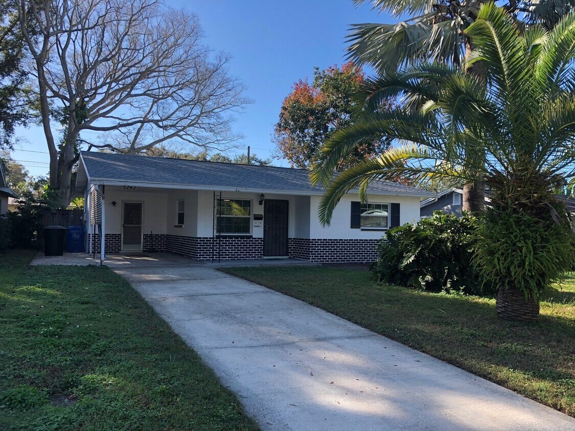 Foto principal - 5242 20th Ave N