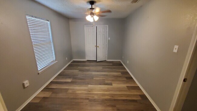 Foto del edificio - "Charming 3-Bed, 2-Bath Home in Lubbock with 1150 Sq Ft of Comfortable Living Space!"