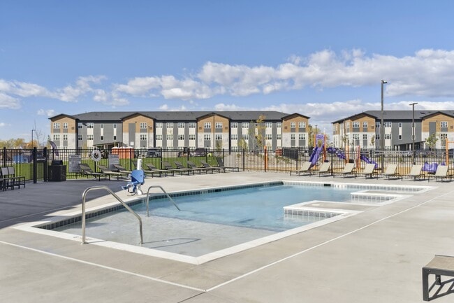 Outdoor Pool - Mural Apartments