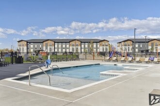 Outdoor Pool - Mural Apartments