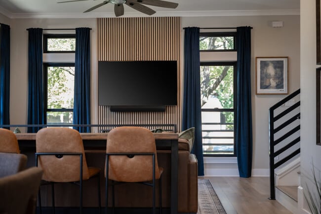 Building Photo - 100 Moss St