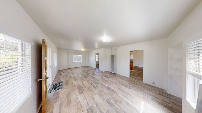Building Photo - Charming 3 bedroom 2 bathroom in Yucaipa