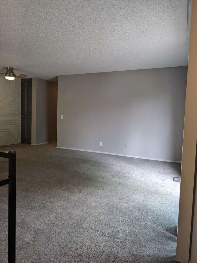 Building Photo - "Charming 2-Bed Condo Retreat in Lakewood ...