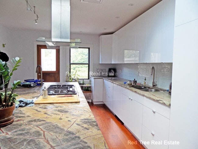 Foto del edificio - 157 Babcock St