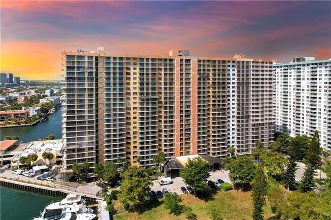 Foto del edificio - 290 174th St St