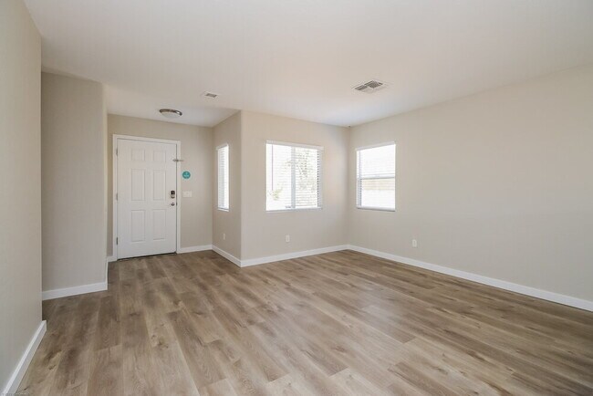 Foto del edificio - 28165 N Silver Ln