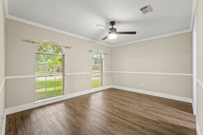 Building Photo - 13755 Drakewood Dr