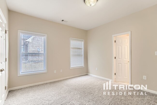 Building Photo - 227 English Oaks Ln