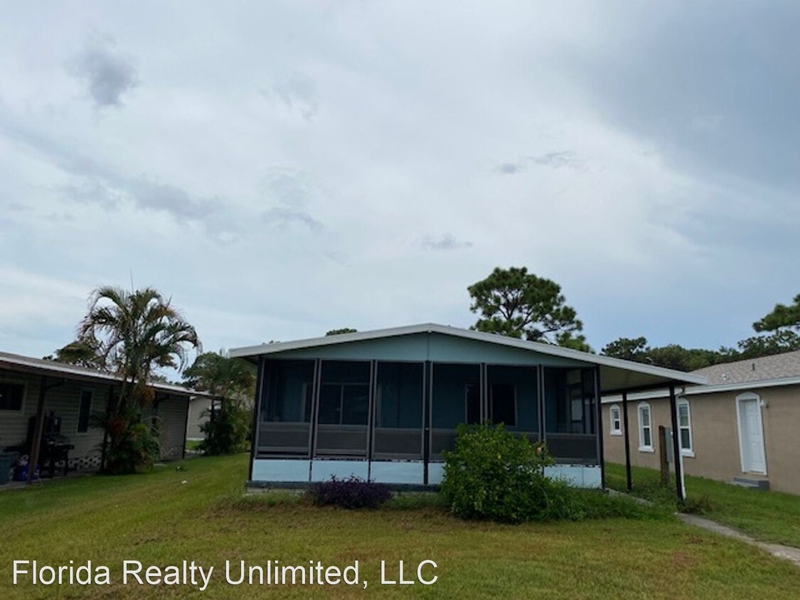 2 br, 2 bath House 6270 67th Ln N House Rental in Pinellas Park, FL