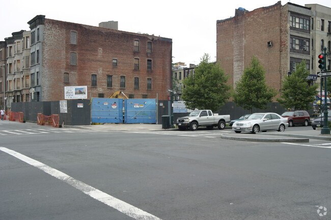 Building Photo - Lenox Gardens