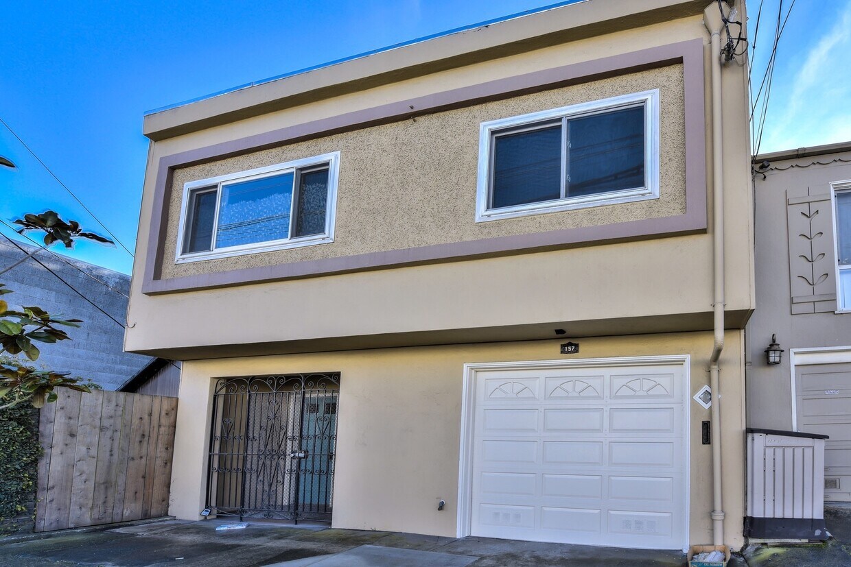 Foto principal - Light filled home+ Pet Friendly + Deck+ Lo...