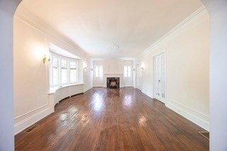 Foto principal - 1516 E 115th St
