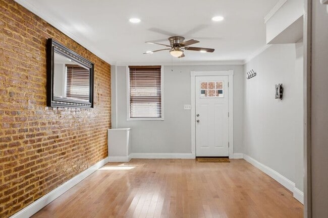 Building Photo - 420-A S Regester St