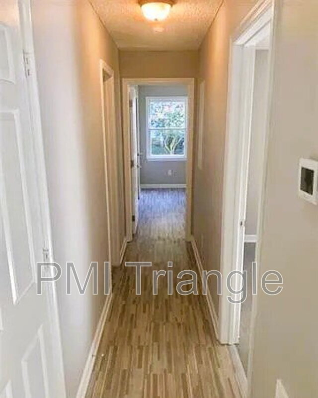 Foto del edificio - 1320 Park Glen Dr