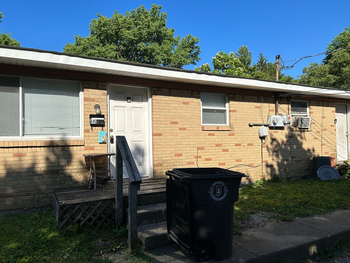 Primary Photo - 645 W Franklin St