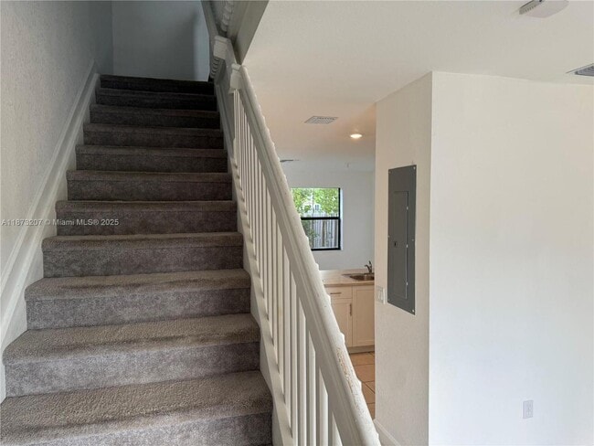 Building Photo - 607 NE 208th Terrace