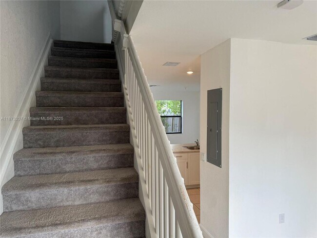 Foto del edificio - 607 NE 208th Terrace