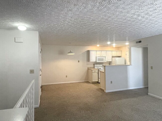 Foto del edificio - 5566 Garden Ridge