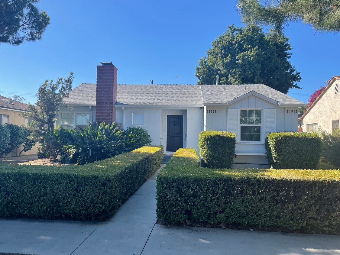 Foto principal - 11513 National Blvd