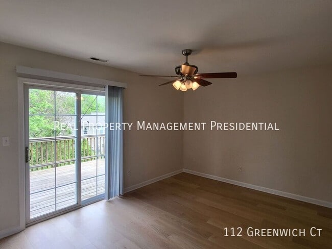 Photo - 112 Greenwich Ct House