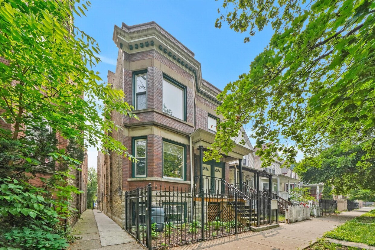 Primary Photo - 3741 W Lyndale St