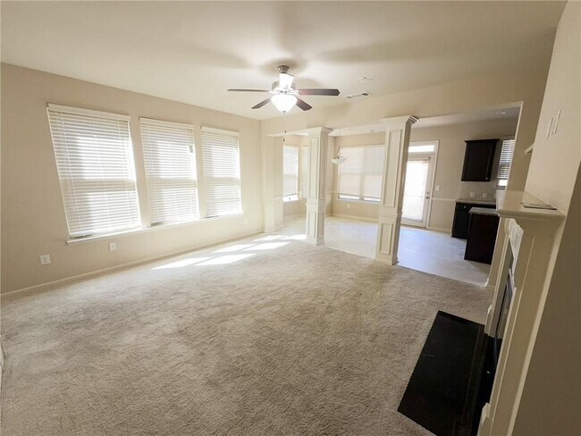 Foto del edificio - 6265 Story Cir