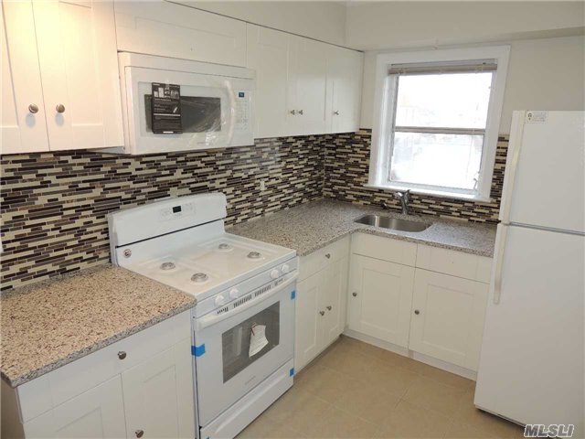 Foto del edificio - 51 Baisley Ave