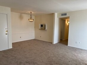 Building Photo - 9101 Country Creek St