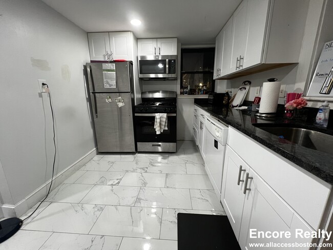 Building Photo - 16 Upland Rd