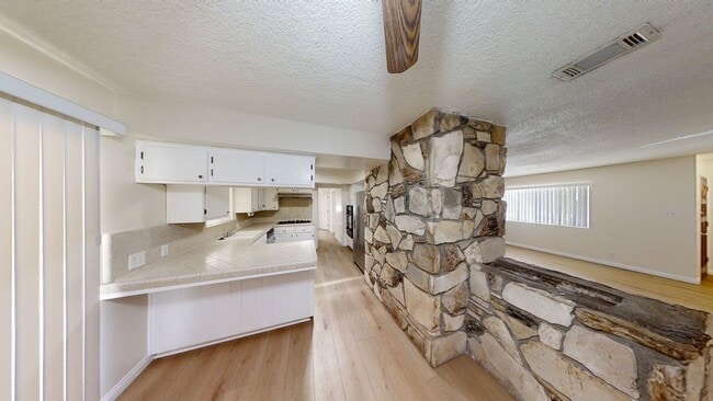 Building Photo - 34840 Iris Ln