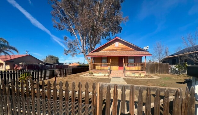 Building Photo - Charming home in Avenal, Ca