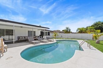Building Photo - 245 Sandpiper Ave