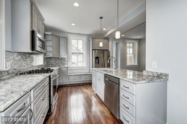 Kitchen - 4112 Chesapeake St NW House