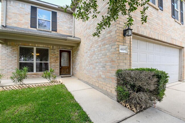Building Photo - 4819 Fair Oak Dale Ln