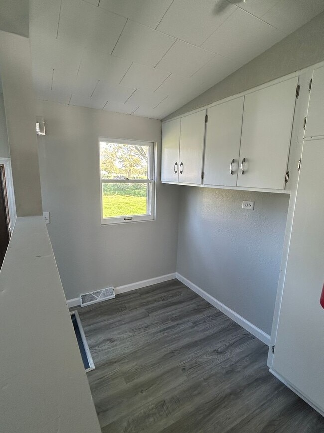 Building Photo - 3 Bedroom Ranch