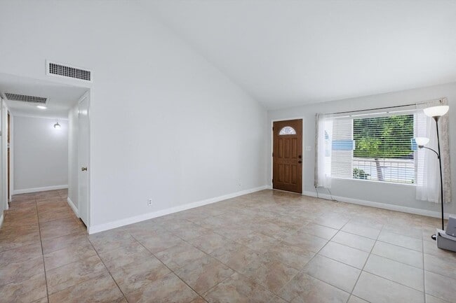 Foto del edificio - 656 W Pecos Ave