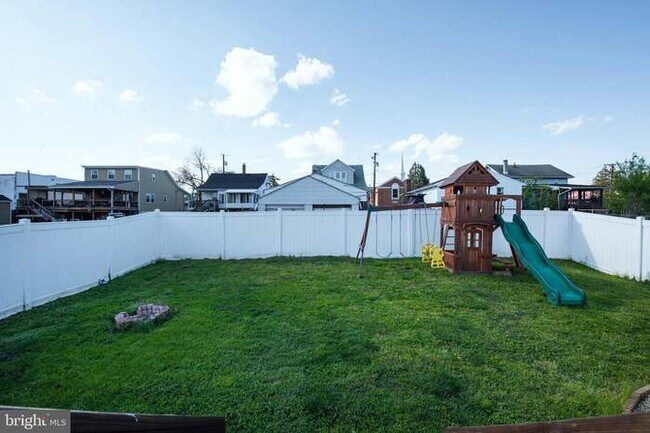 Backyard - 518 Virginia Ave