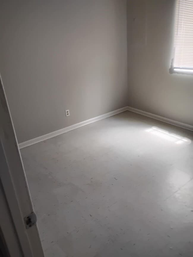 Building Photo - Single Family Standridge manor