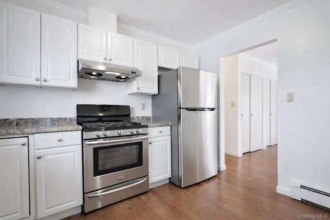 Building Photo - 82A 5th Ave