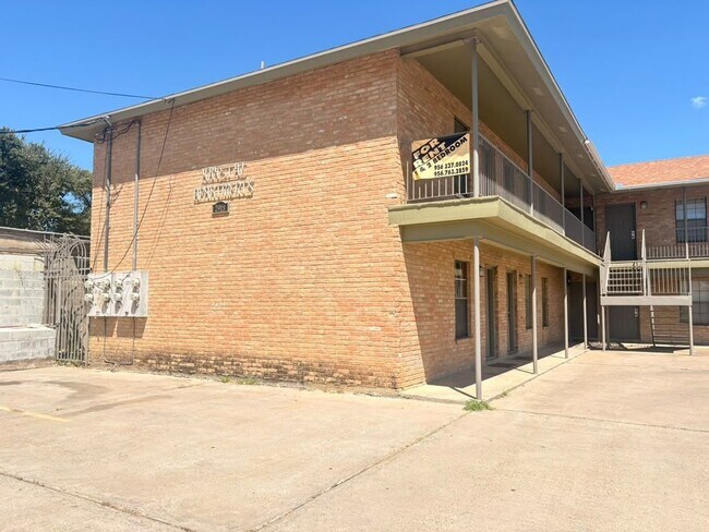 Building Photo - 2918 Thurman St