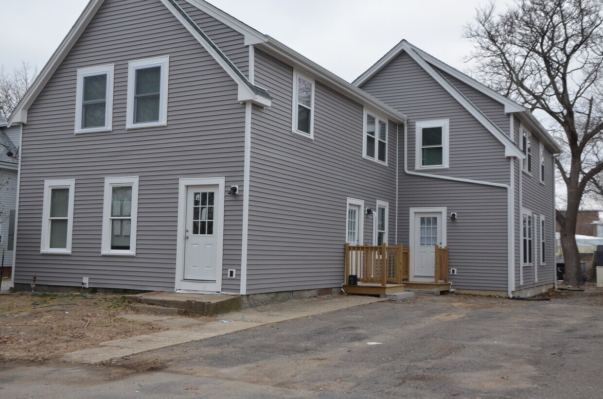 63 Linden St, Rockland, MA 02370 Condo for Rent in Rockland, MA