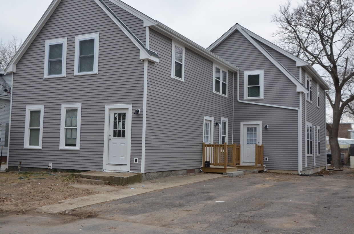 Building Photo - 63 Linden St