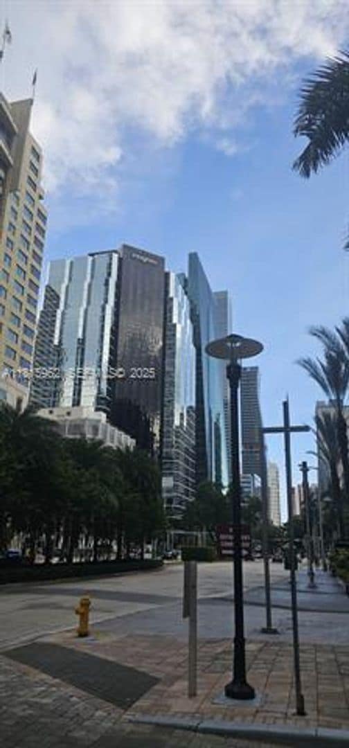Building Photo - 1060 Brickell Ave