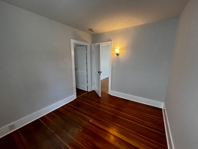 Building Photo - 823 Curry Rd