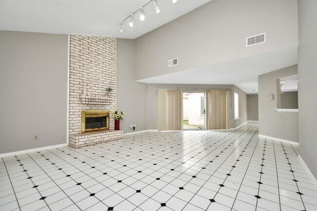 Foto del edificio - 6407 Briar Terrace Dr
