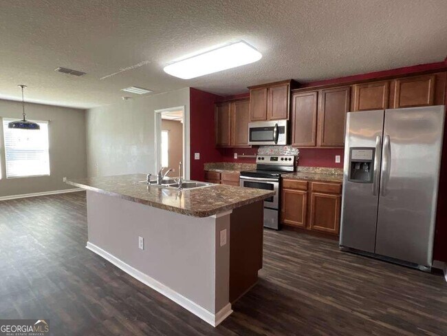 Building Photo - 204 Waters Edge Dr