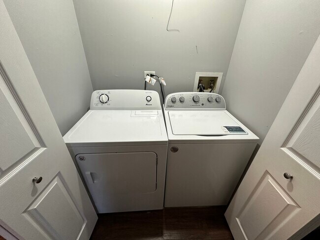 Foto del edificio - 2632 Country Oaks Ct