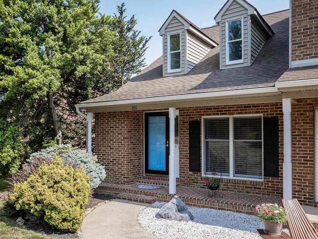 Building Photo - 181 Emerald Dr