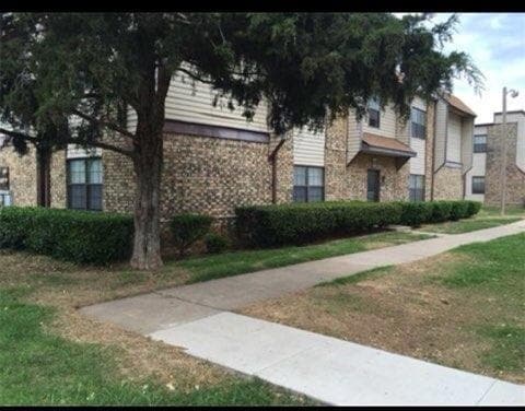 Building Photo - 401 SE 12th St